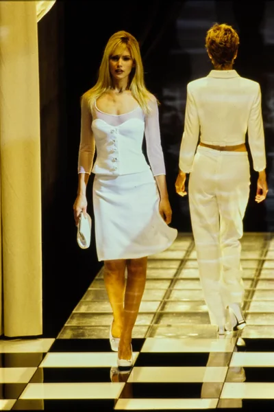 Look 15
